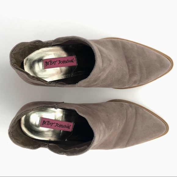 Betsey Johnson Taupe Suede Ankle Boots, size 6M - Picture 2 of 8